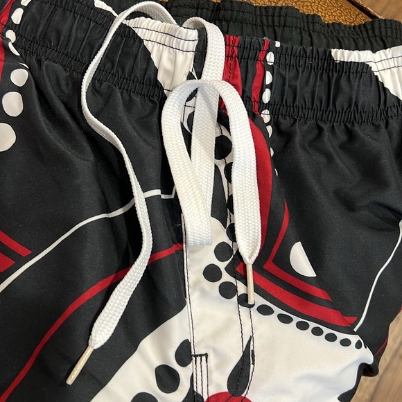 Rare Speedo Swim Black, White & Red Shorts super cool Designed Sportswear Fun 🤩 - Picture 4 of 8